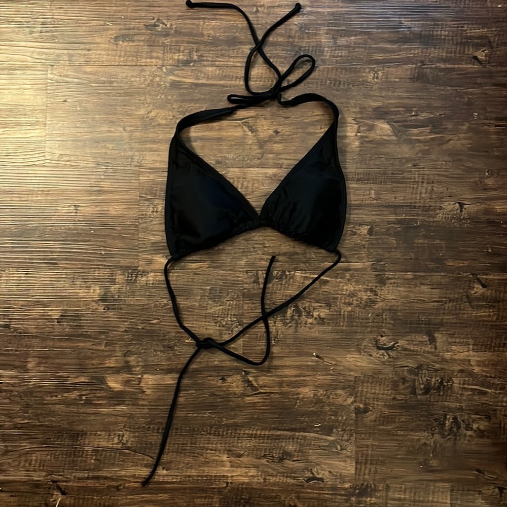 O’Niell. Black. Bikini top. L. Removable padding